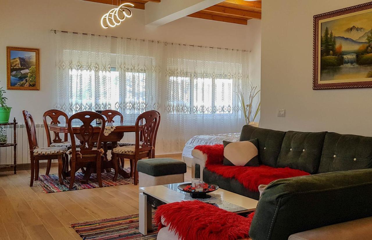 Villa Goliku Pestani Exteriör bild