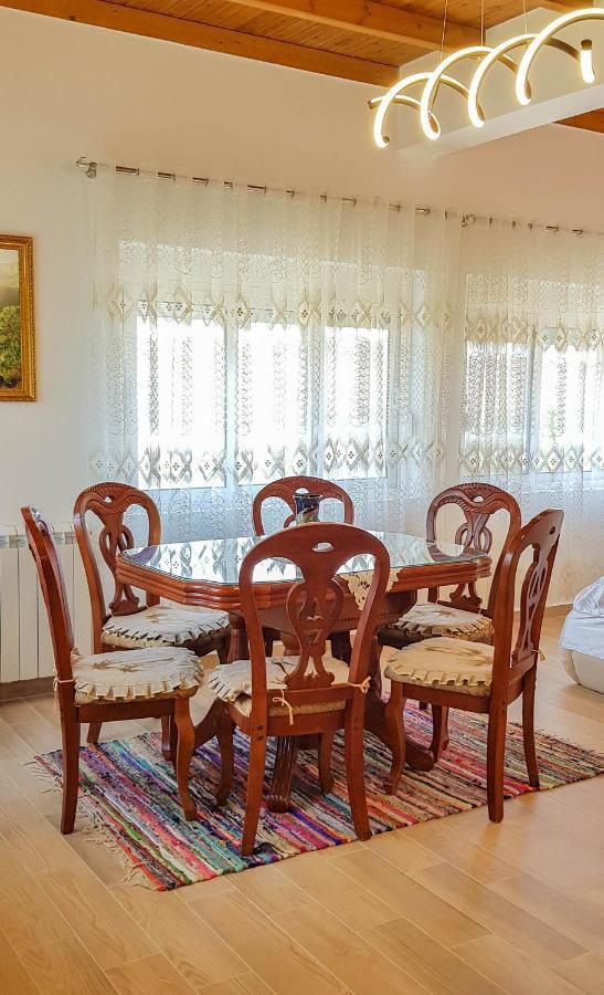 Villa Goliku Pestani Exteriör bild