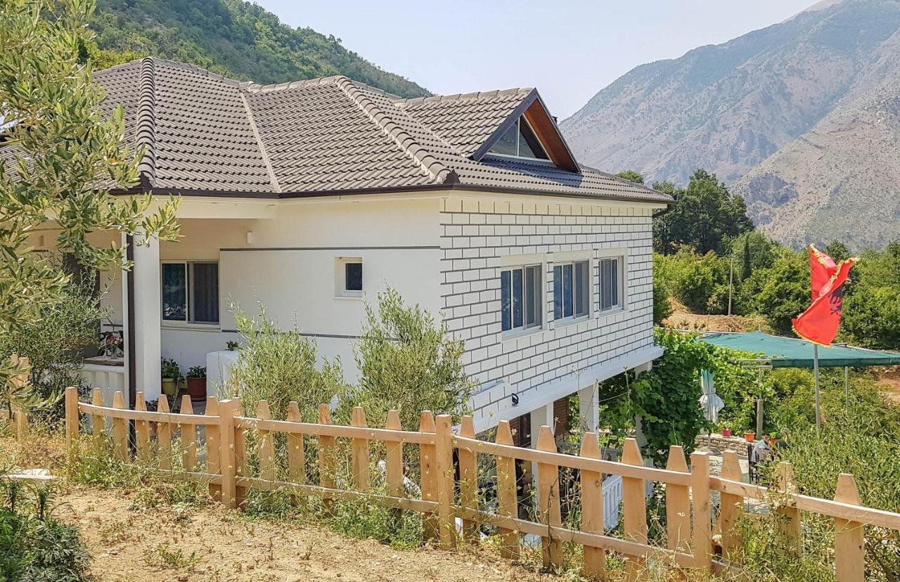 Villa Goliku Pestani Exteriör bild