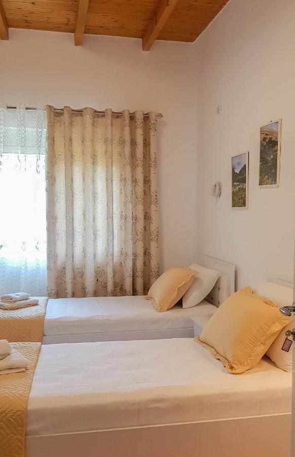 Villa Goliku Pestani Exteriör bild